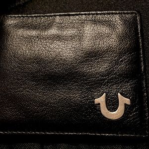 NWOT True Religion Genuine Leather Bi-fold Wallet
